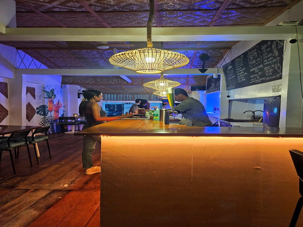 Tilas Lounge at dusk on Panagsama Beach